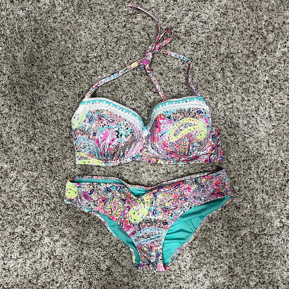 Shade & Shore Bikini - 34D Top / Medium Bottom